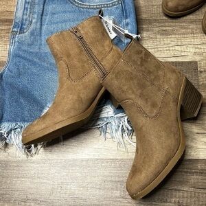 Old Navy Faux-Suede Western Ankle Boots size 6